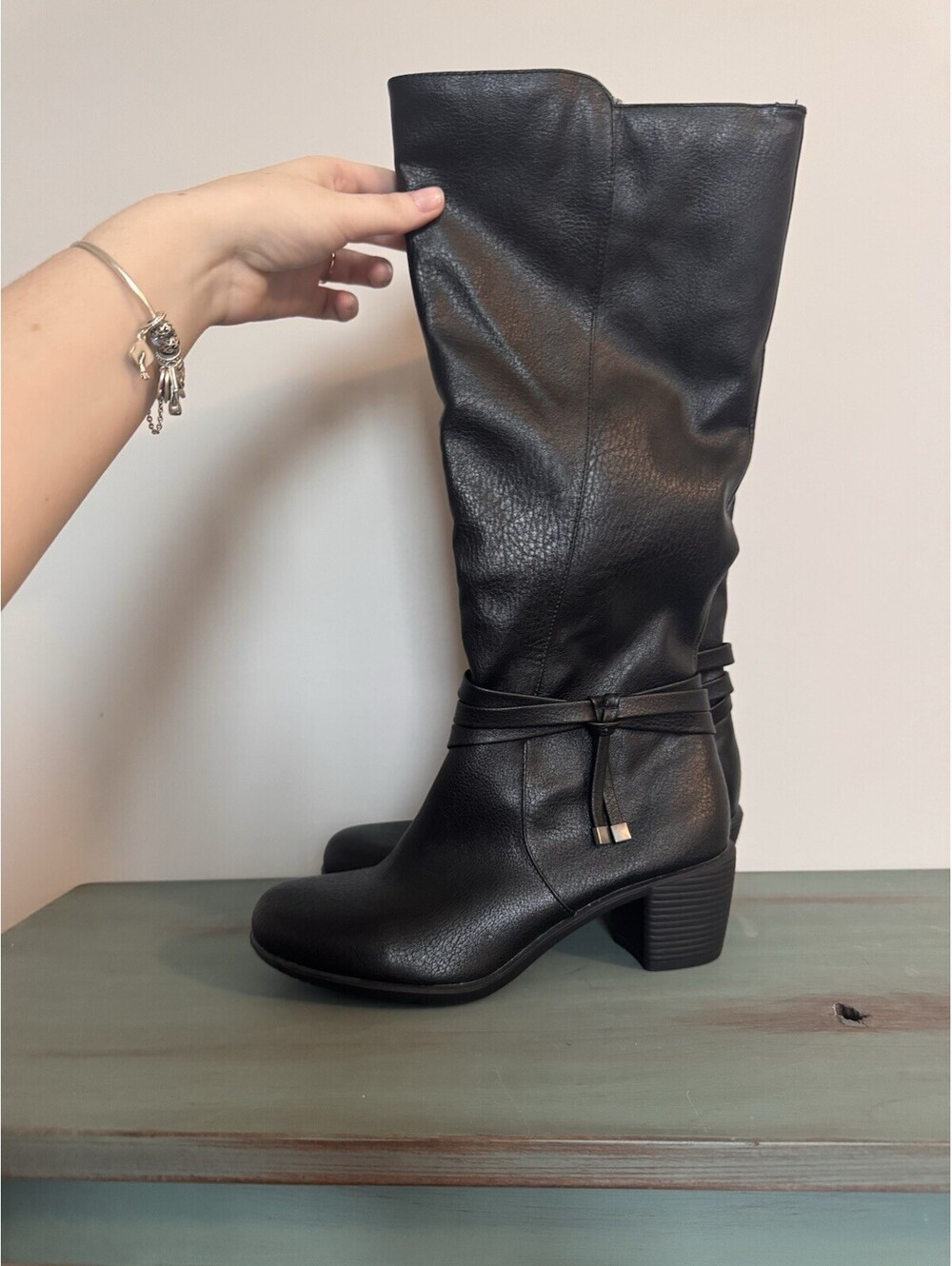 Andiamo Women's Black Leather Knee High Heeled Boots Size 8
